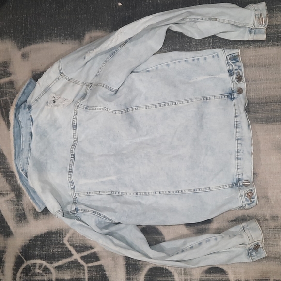 FWRD Distressed Denim Jean Jacket with Faux Shearling Sherpa Collar - Picture 4 of 4
